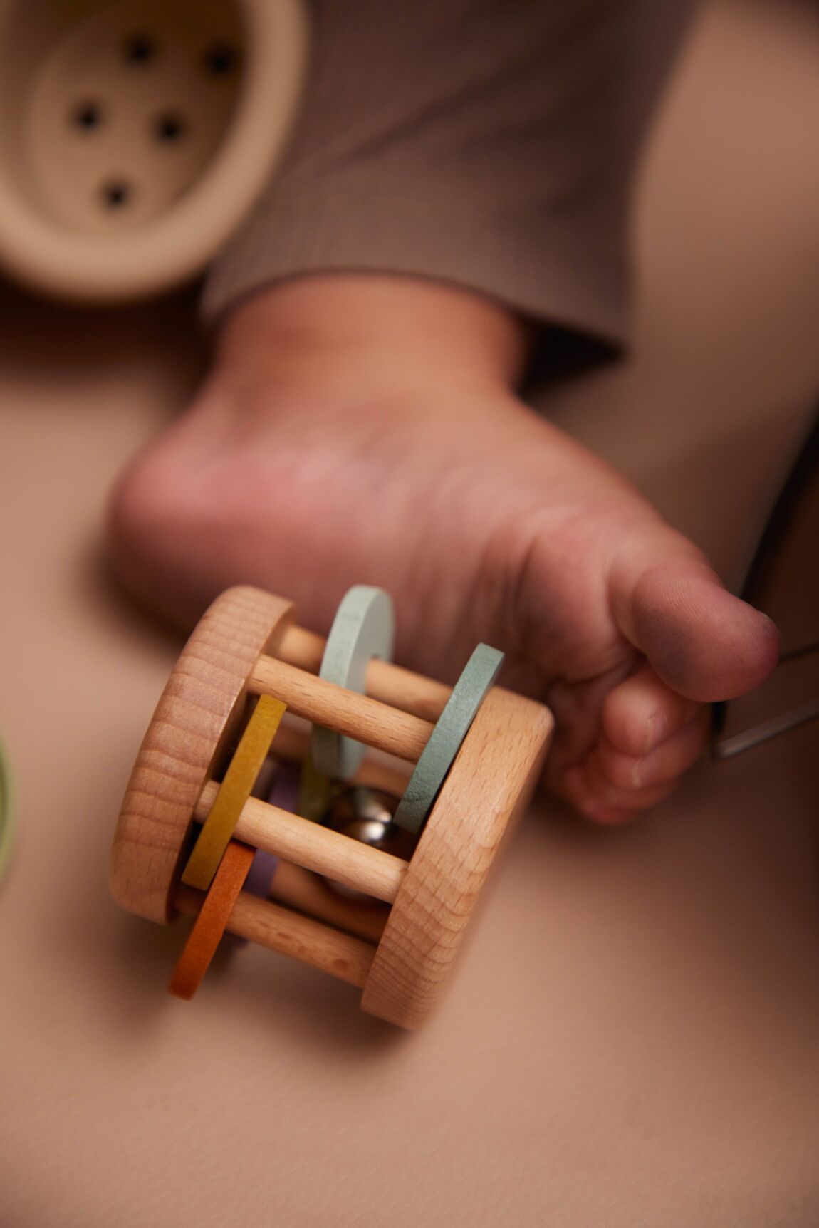 Vasilette avec jeux sensorielles en bois